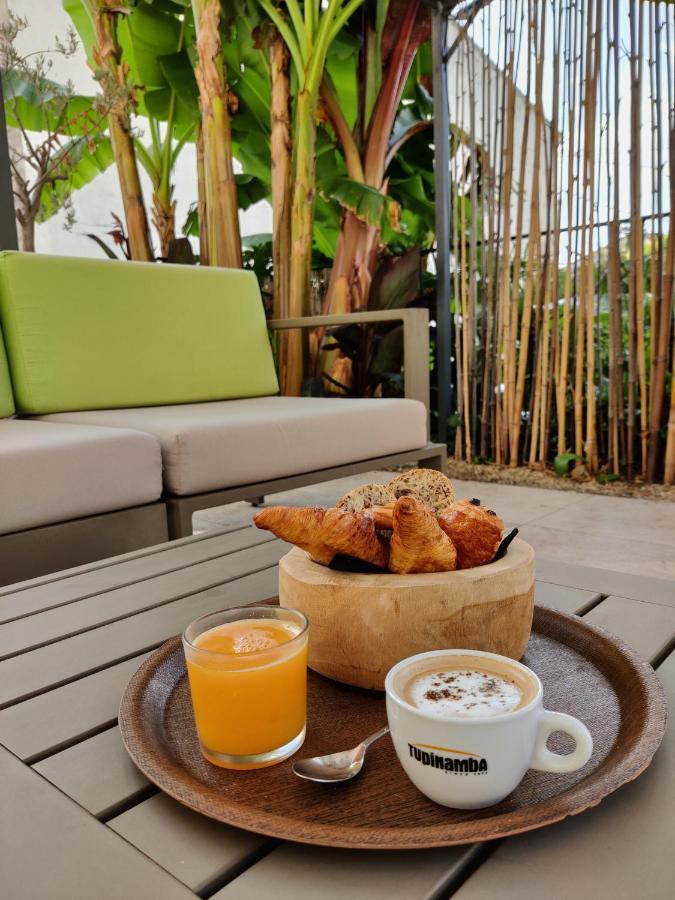 Chambres D'Hotes - Bed And Breakfast Les Palmiers Mèze المظهر الخارجي الصورة