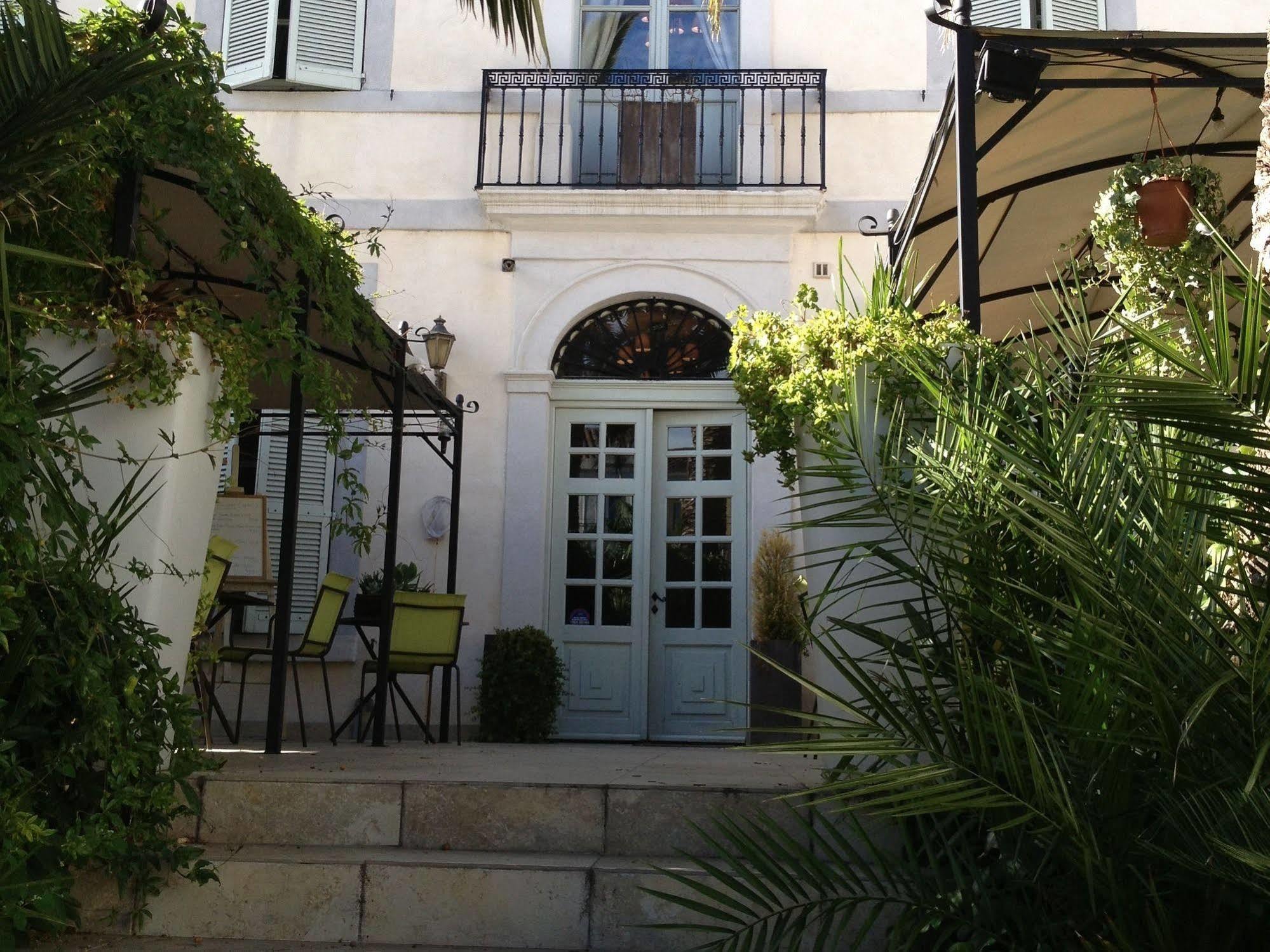 Chambres D'Hotes - Bed And Breakfast Les Palmiers Mèze المظهر الخارجي الصورة